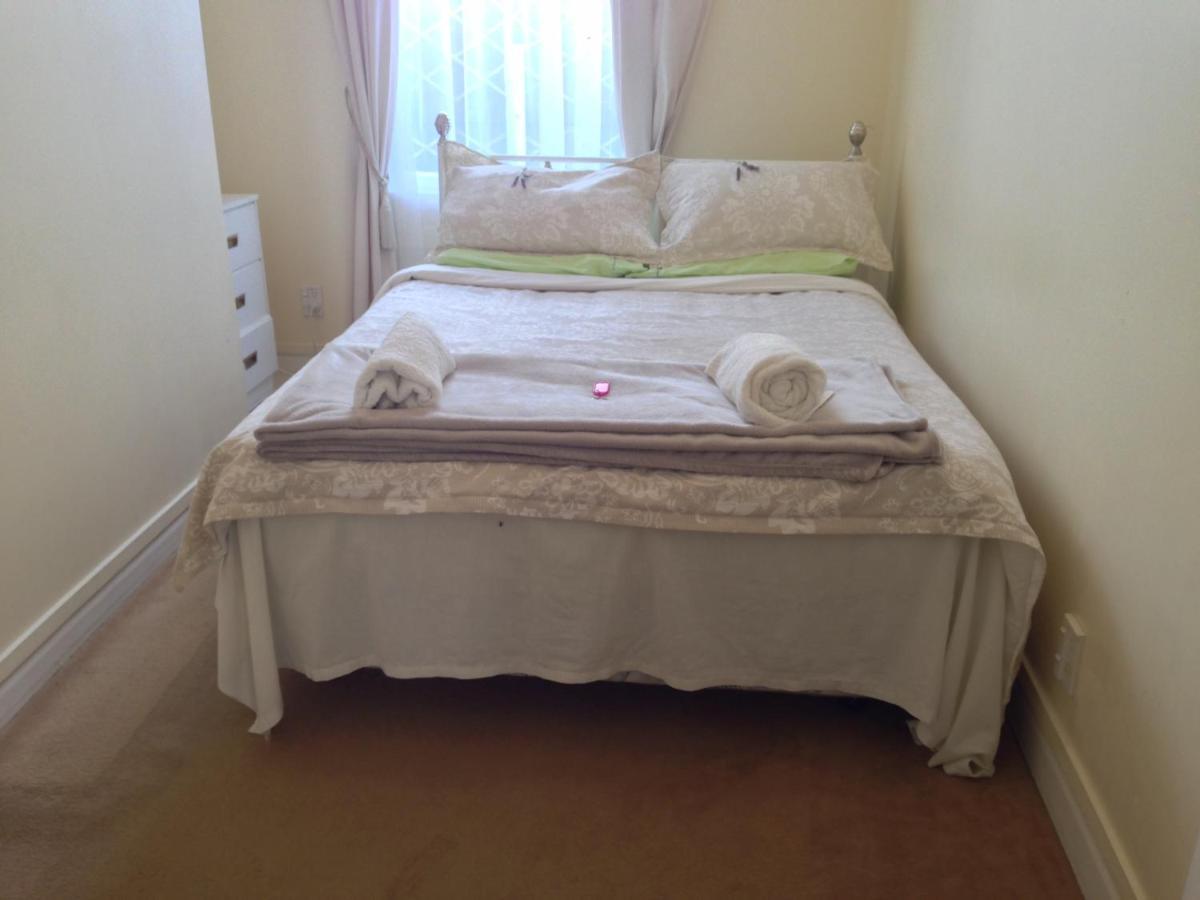 Honeysuckle House Hostel Нелсън Екстериор снимка