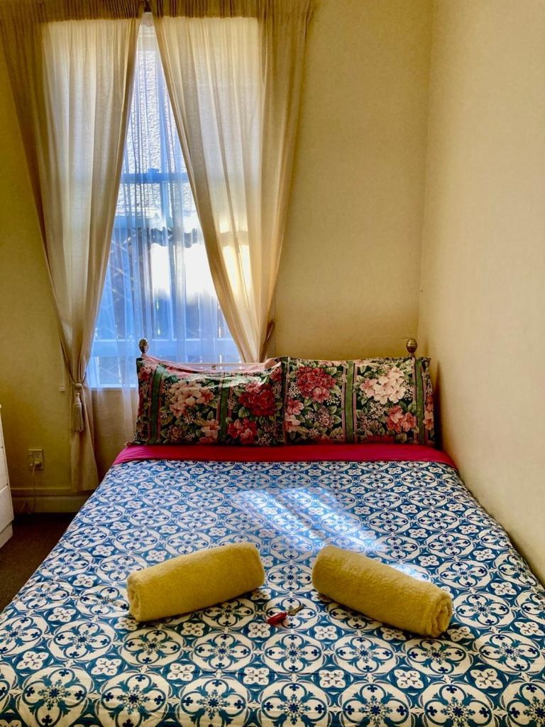 Honeysuckle House Hostel Нелсън Екстериор снимка