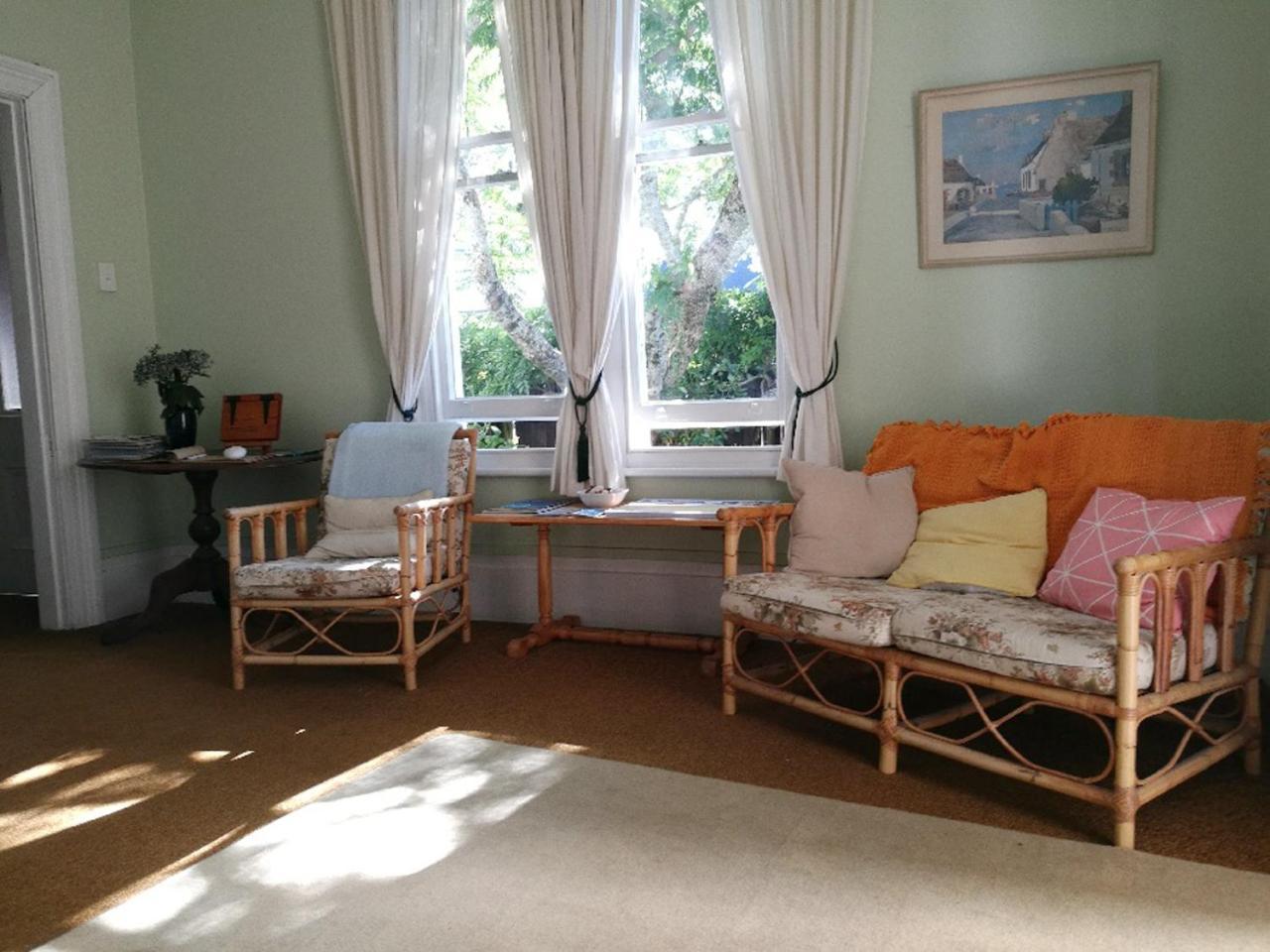 Honeysuckle House Hostel Нелсън Екстериор снимка