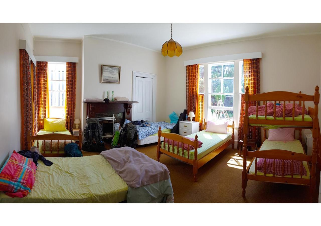 Honeysuckle House Hostel Нелсън Екстериор снимка